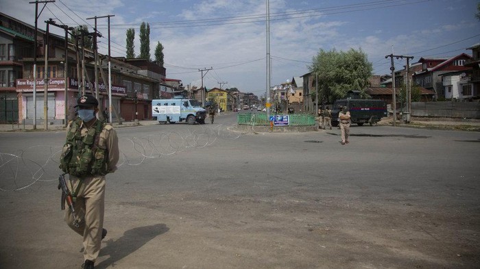 India lakukan perbatasan dan jam malam di wilayah Kashmir