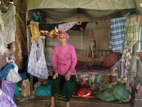 kakek sakka kakek Sakka di rumahnya