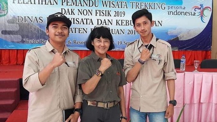 Ketua APGI Cecilia Vita Landra (tengah)
