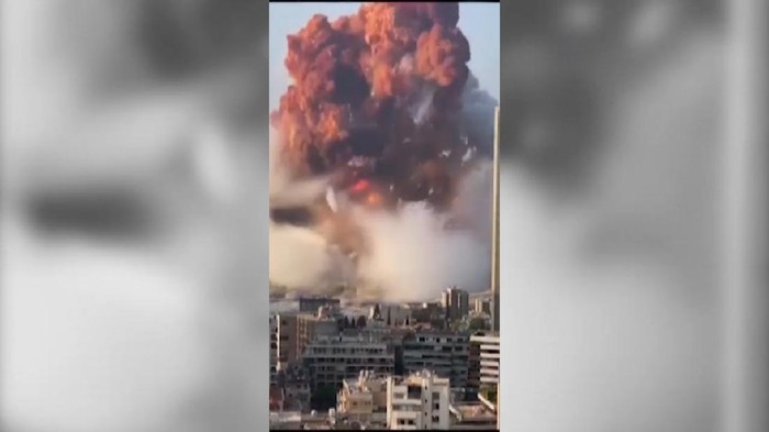 Ledakan besar mengguncang Beirut, Lebanon. Total saat ini korban tewas akibat insiden itu berjumlah 78 orang.
