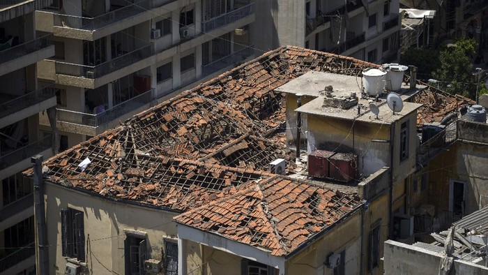 Ledakan di Lebanon memicu kerusakan parah pada separuh wilayah ibu kota Beirut. Sedikitnya 300 ribu orang kehilangan rumah akibat ledakan dahsyat ini.