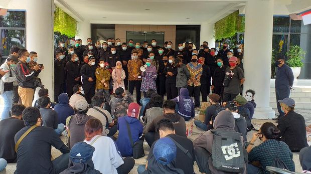 Mahasiswa Unair Geruduk Rektorat