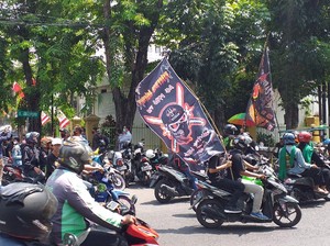 Ratusan Pendekar Geruduk PN Surabaya Kawal Sidang Perdana Pembunuh Rekannya