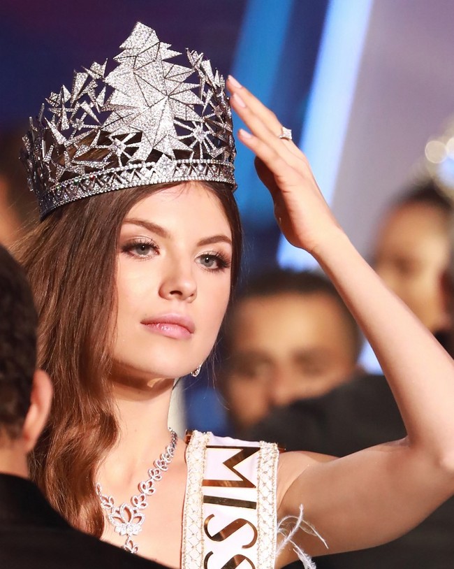Maya Reaidy terpilih sebagai Miss Universe Lebanon pada 30 September 2018. Gelarnya sebagai Miss Universe Lebanon hingga kini masih disandangnya karena pada 2019 hingga kini tak ada gelaran Miss Universe di negerinya. Foto: Dok. AFP