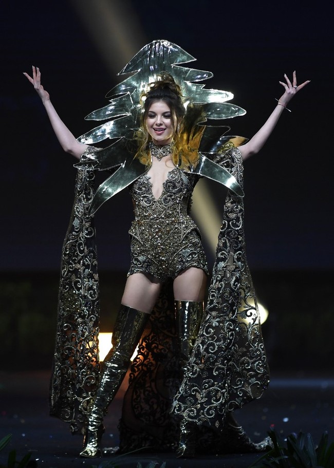 Maya Reaidy mewakili Lebanon mengikuti ajang Miss Universe 2018 yang digelar di Bangkok, Thailand. Pada saat itu, dia dan Miss Egypt, menjadi dua kontestan yang mewakili dunia Arab. Foto: Dok. AFP