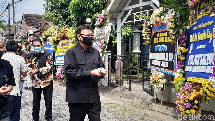MenPAN-RB Tjahjo melayat Guru Besar UGM Prof Cornelis Lay di Sleman