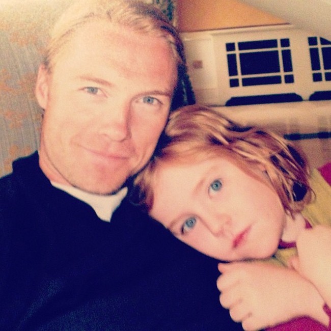 Ya dia mendapat banyak tawaran dari beberapa acara reality tv. Dia adalah gadis yang sangat percaya diri, kata Ronan saat memuji anaknya. Foto: Instagram @missyykeating