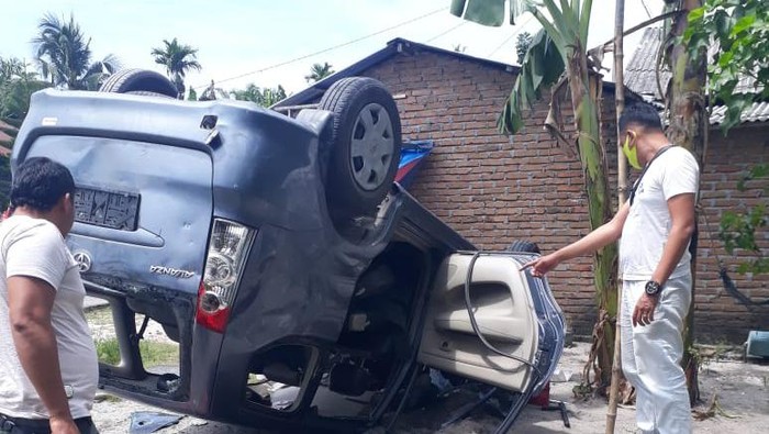 Mobil BNNK Deli Serdang dirusak warga (dok. Istimewa)