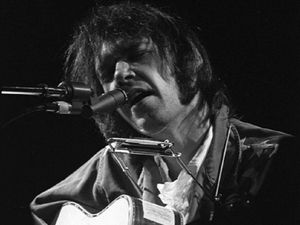 Sebut Trump Presiden Terburuk, Neil Young Khawatir Gak Boleh Masuk AS