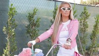 Belum lama ini Paris juga tampak menaiki sepedanya itu bersama anjing kesayangannya, Princess. Dok. Instagram
