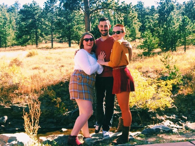 Ketiganya kerap mendapatkan nyinyiran netizen, bahkan ancaman. Ada haters yang mengirim surat kebencian ke masing-masing kantor. Surat tersebut berisi bahwa perusahaan seharusnya memecat ketiga orang tersebut karena menjalani hubungan yang tidak bernorma. Foto: Instagram