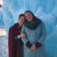 Maggie menceritakan bahwa ini adalah pengalaman pertama menjalani hubungan poliamori. Ia mengaku bahagia dengan kehadiran Janie di hidupnya. Tak ada rasa cemburu, justru ia dan Janie memiliki hubungan yang sangat erat.  Foto: Instagram