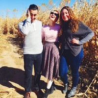 Seperti kisah cinta Cody dan pasangan pertamanya bernama Maggie (foto tengah) dan pasangan keduanya Janie (foto kanan). Ketiganya hidup rukun dan mendukung satu sama lain.  Foto: Instagram