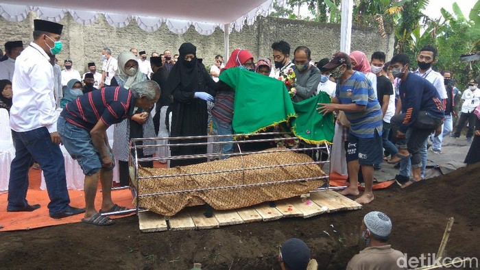 Pemakaman Sekda Kabupaten Bandung Teddy Kusdiana.