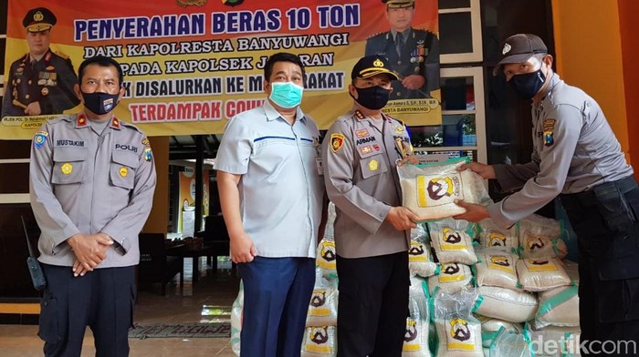Presiden Joko Widodo memerintahkan untuk segera melakukan kampanye masif memakai masker sebagai upaya menekan penyebaran COVID-19. Polresta Banyuwangi sudah intens melakukan hal tersebut.