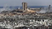 Berdasarkan data Palang Merah Lebanon menyebut lebih dari 100 orang meninggal dunia akibat dua ledakan besar di pelabuhan Beirut pada Selasa (4/8) waktu setempat. Sekitar 4 ribu orang lainnya dilaporkan luka-luka. AP Photo.