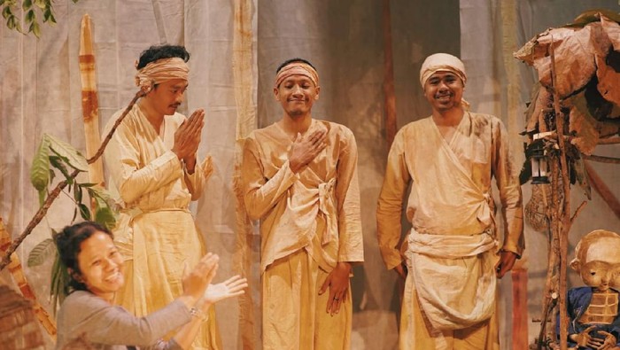 Pertunjukan Papermoon Puppet Theatre A Bucket of Bettler Digelar Virtual pada 1-2 Agustus 2020