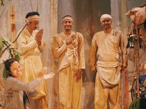 Papermoon Puppet Theatre Adaptasi Teknik Jepang di Pertunjukannya