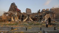 Ledakan ini juga merusak jendela di gedung-gedung di seluruh kota. Marwan Tahtah/Getty Images.