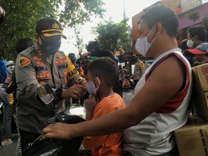 Satu Juta Masker Merah Putih Dibagikan ke Warga Mojokerto Sambut HUT RI