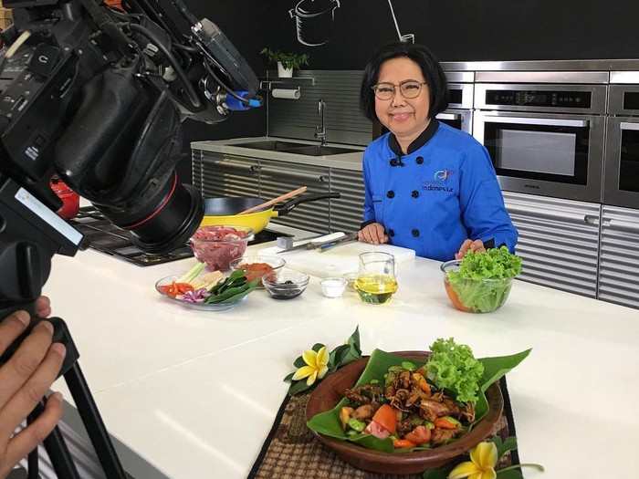 sisca soewitomo Sisca Soewitomo Gantung Panci
