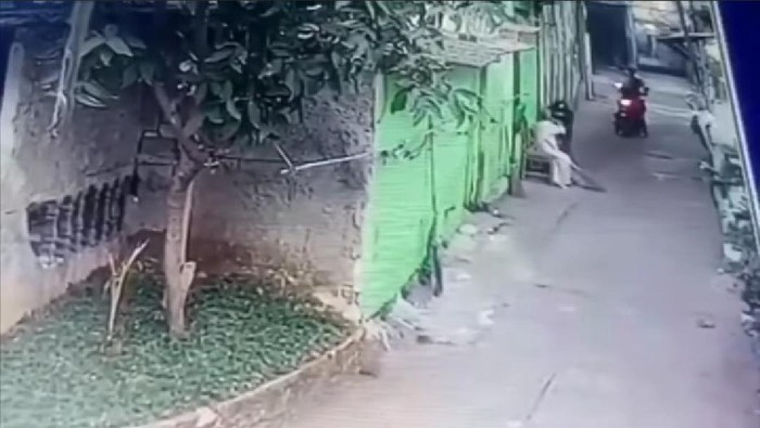 Tangkapan Layar Nenek di Pondok Aren Dijambret