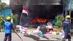 Penampakan Kobaran Api yang Lalap Toko Perabot di Rembang