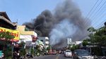 Penampakan Kobaran Api yang Lalap Toko Perabot di Rembang