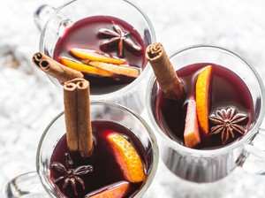 Wine Campur Darah, Ini 5 Tradisi Minum Unik di Dunia