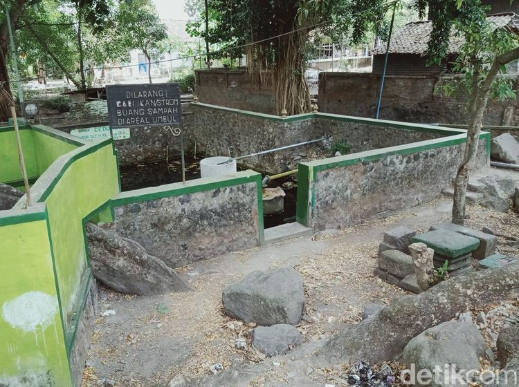 Mata Air Klaten yang Dipenuhi Reruntuhan Candi