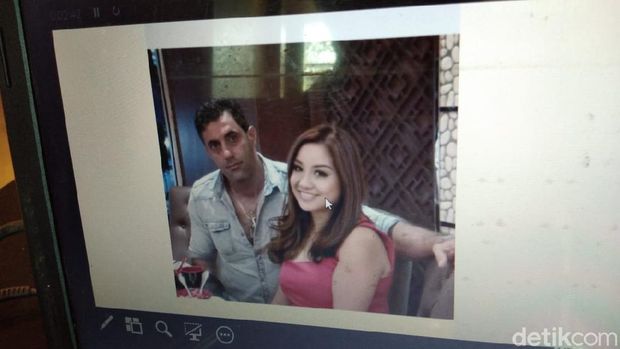 Vivi Haryono (51) korban penipuan warga negara (WN) Iran, Siavash (Hermawan-detikcom).