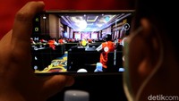 Para peserta workshop tersebut berasal dari sejumlah daerah di Indonesia. Karena masih dalam masa Pendemi COVID-19, ada juga peserta yang mengikuti acara ini secara virtual.