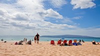 Tempat untuk kayak selanjutnya yang tak kalah indah adalah Pantai Makena, di pantai selatan Maui. Di sini, kamu akan dimanjakan dengan serangkaian formasi lava bawah air dari gunung berapi bawah laut yang merupakan rumah  ideal untuk penyu hijau. (iStock)