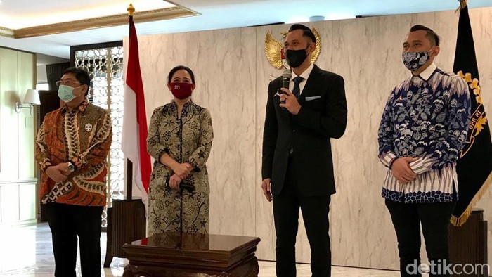 AHY usai bertemu dengan Puan Maharani (Mochammad Zhacky Kusumo/detikcom)