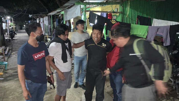 Anwar (47), pencuri mobil di Kabupaten Sidrap, Sulsel yang buron sejak 2016 silam ditangkap di Makassar usai kabur ke Kalimantan Timur (dok. Istimewa).