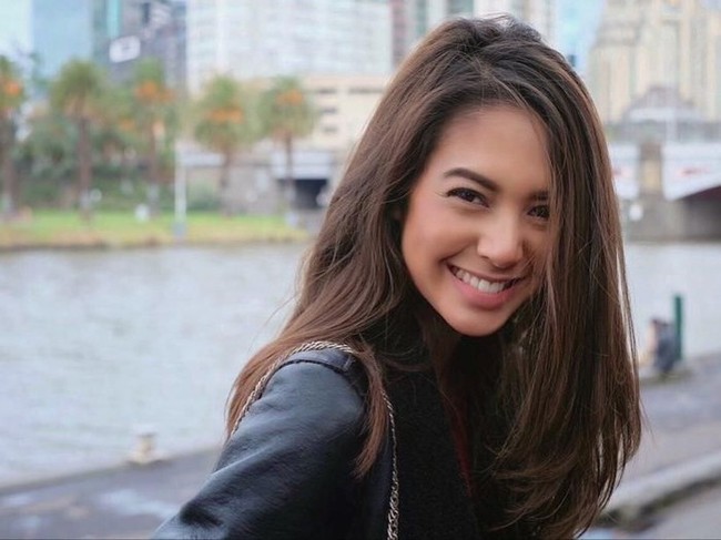 Nama Aurelie Moeremans pastinya sudah tidak asing lagi didengar di telinga. Artis cantik berkulit eksotis yang lahir pada 8 Agustus 1993 itu juga memiliki darah keturunan Belgia. Darah Belgia didapatkan oleh Aurelie dari sang ayah, Jean Marc Moeremans. Foto: Instagram Aurelie Moeremans