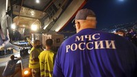 Selain itu, Rusia juga turut mengirimkan anggota tim SAR, tim medis, dan bantuan lainnya untuk membangun rumah sakit darurat dan laboratorium untuk test Corona. Ministry of Emergency Situations press service via AP.