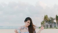 Dalam sebuah unggahan di Instagram, Celine Evangelista terlihat begitu cantik dan seksi. Foto: Instagram Celine Evangelista