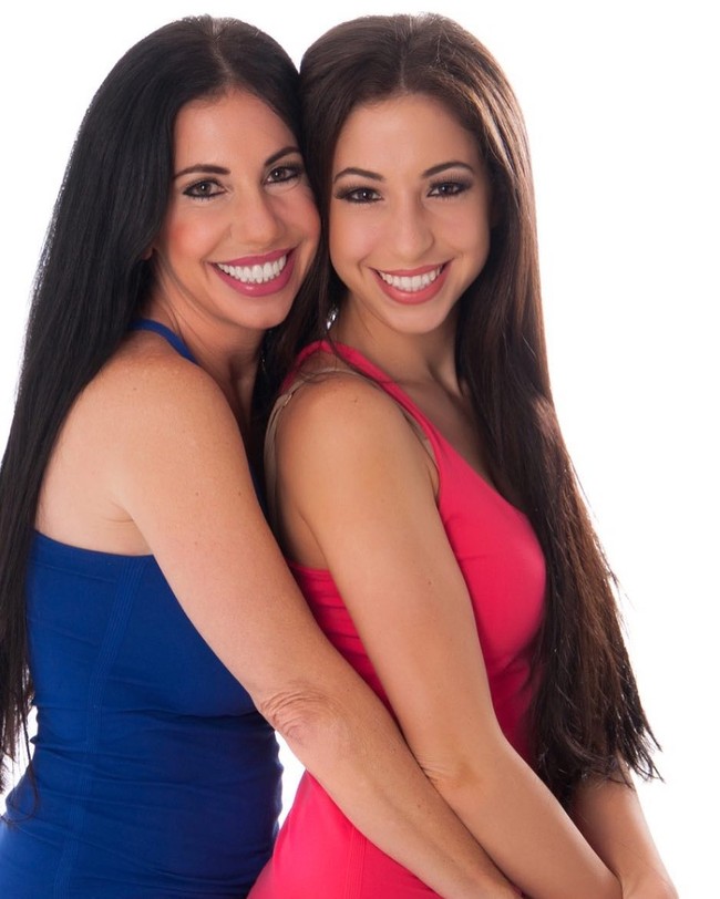 Punya anak perempuan membuatnya awet muda karena Cher membuatku up to date dengan tren dan gaya terkini, kata wanita yang juga mengaku sering saling bertukar busana dengan anaknya tersebut. Foto: Instagram Cher Hubsher/ Dawn Hubsher