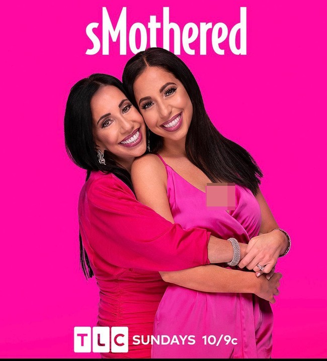 Kejadian tersebut mungkin membuat malu suami Cher namun ia sendiri sudah terbiasa disamakan atau tertukar dengan ibunya. Ketika kecil, wanita 30 tahun itu merasa aneh karena ibunya terlihat sangat muda. Namun kini ia merasa bangga bahkan menganggap ibunya seperti teman. Foto: Instagram Cher Hubsher/ Dawn Hubsher