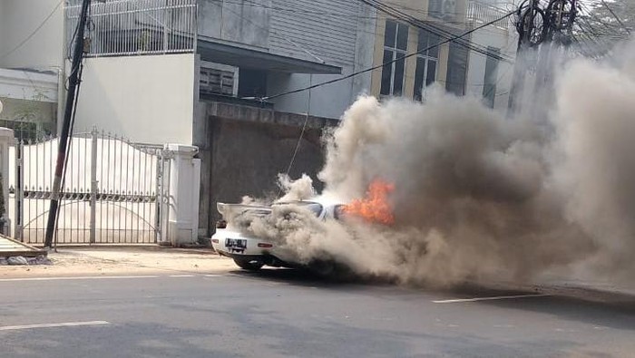 Dibawa Test Drive, Mobil Sport Terbakar di Kebayoran Baru Jaksel