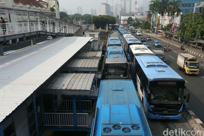 PT Transjakarta menambah sebanyak 155 armadanya. 
Keputusan ini untuk mendukung kebijakan pemberlakuan kembali sistem ganjil genap di beberapa ruas jalan ibu kota.