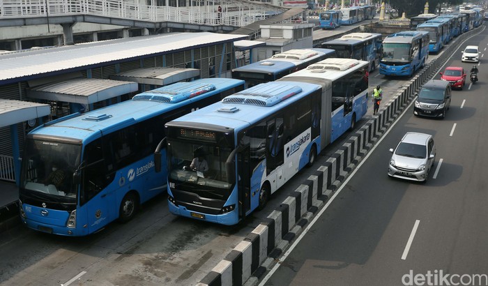 PT Transjakarta menambah sebanyak 155 armadanya. 
Keputusan ini untuk mendukung kebijakan pemberlakuan kembali sistem ganjil genap di beberapa ruas jalan ibu kota.