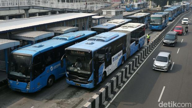 PT Transjakarta menambah sebanyak 155 armadanya. Keputusan ini untuk mendukung kebijakan pemberlakuan kembali sistem ganjil genap di beberapa ruas jalan ibu kota.