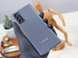 Menggenggam Galaxy Note 20 dan Note 20 Ultra Harga Belasan Juta