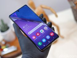 Menggenggam Galaxy Note 20 dan Note 20 Ultra Harga Belasan Juta