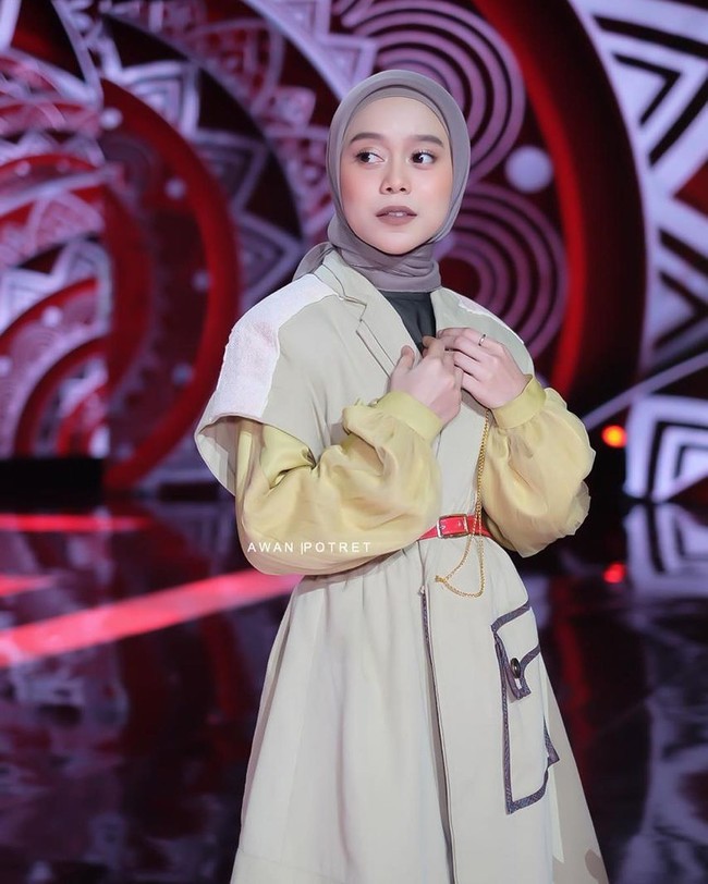 Setelah menjuarai DAcademy, Lesti Kejora dikontrak oleh label rekaman Trinity Optima Production dan manajemen Stream Entertainment. Kariernya pun semakin meningkat di dunia tarik suara. Dia kemudian merambah dunia akting dengan membintangi beberapa judul film televisi. Foto: Instagram @lestykejora.