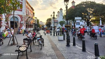 Saat pengambilan gambar diarahkan menghadap matahari, kendala backlight terlihat bisa teratasi dengan baik. Ini hasil jepretan dengan kamera utama 48 megapixel dengan sensor Sony IMX586 (Angling Adhitya Purbaya/detikcom)