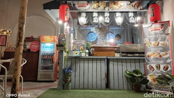 Ketika dicoba di dalam ruangan, Oppo Reno4 juga memuaskan. Lampu rumah makan yang temaram tidak menyebabkan gangguan pada hasil pemotretan di Reno4.  (Angling Adhitya Purbaya/detikcom)