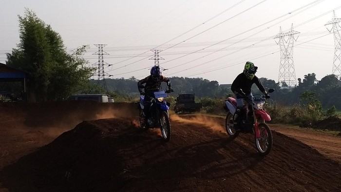 Honda CRF150L vs Yamaha WR155R